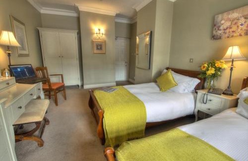 Dunster Hotel | Cozy Dunster Castle Hotel with Ocean Views and Breakfast