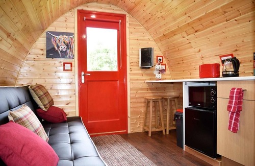 Dunvegan RV Rental | Guest Rated 9.8: Dunvegan Camping Pods with Breakfast & Kitchen