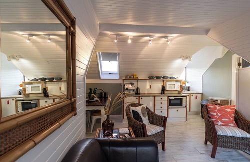 Clovelly Cabin | Relax at Dunvegan Lodge with Ocean Views and Pool Access