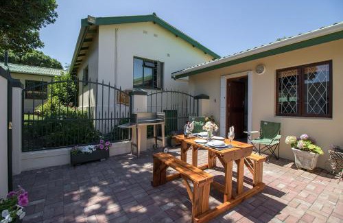 Kenton on Sea Apartment | Oceanfront Escape at Dunwerkin Self Catering - Rated 9/10