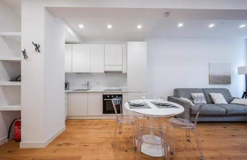 Carrobbio Apartment | Duomo Area Luxury Design & Netflix Mood