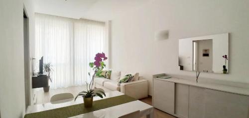 Centro Storico Apartment | Elegant Duomo Cathedral Apartment - 4-Star Family Escape