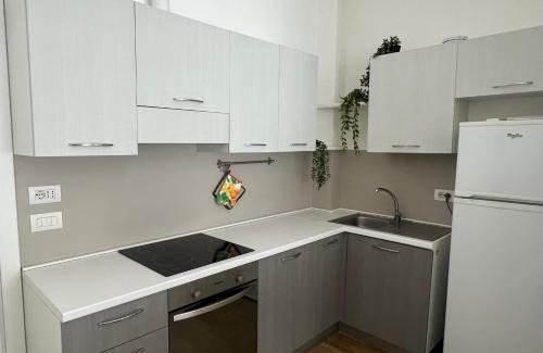Centro Storico Apartment | Elegant Duomo Cathedral Apartment - 4-Star Family Escape