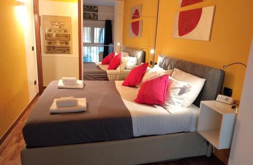 Tricolore Apartment | Discover Duomo Home: Family-Friendly with Breakfast Included