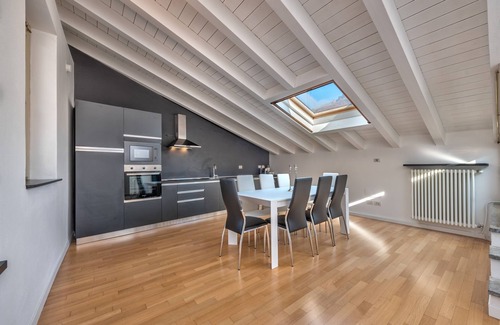 Como City Centre Apartment | Elevate Your Stay at Duomo-Porta Torre Penthouse Retreat