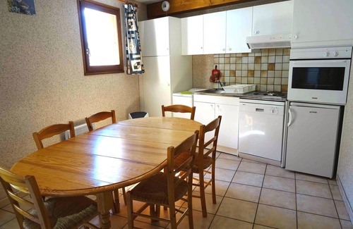 La Chapelle-en-Valgodemard Apartment | Spacious Duplex Apartment with Pool and Jacuzzi Amenities