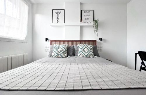 Avila Apartment | Elegant Duplex Ávila: Family-Friendly with Top Ratings