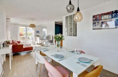 Universite Apartment | Elegant Duplex with 3 Bedrooms and Rooftop Terrace