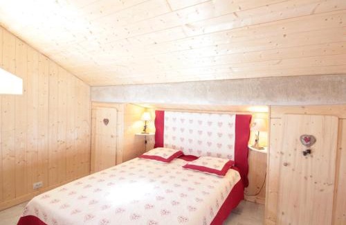 Les Carroz-d'Araches Apartment | Comfortable Duplex in Village Center with Mountain Views