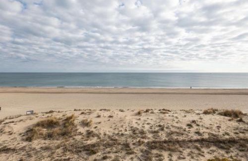 Marseillan Plage Apartment | Duplex Apartment with Sea View - Family Friendly Retreat