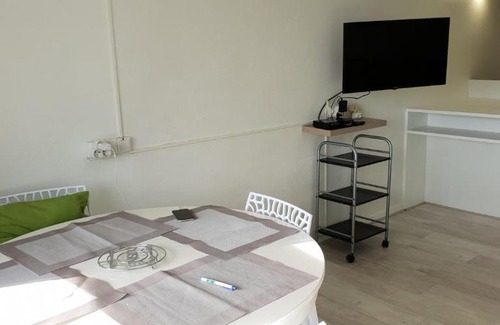 Murat-le-Quaire House | Inviting Duplex for 4 near Mont Dore with Pool & Pet Friendly