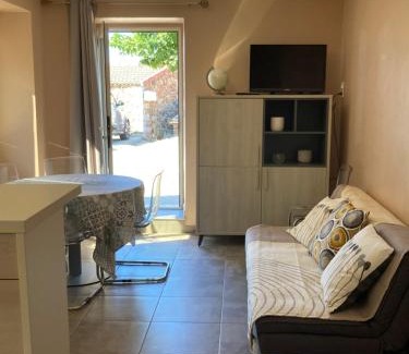 Partinello Apartment | Cozy Duplex for 4: Oceanfront with Wifi & Pet-Friendly