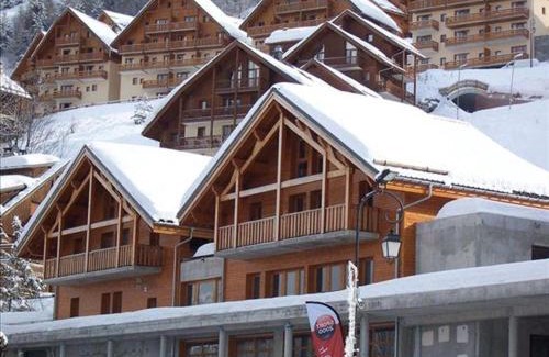 Valloire Apartment | Spacious Duplex for 10 with Balcony in Valloire