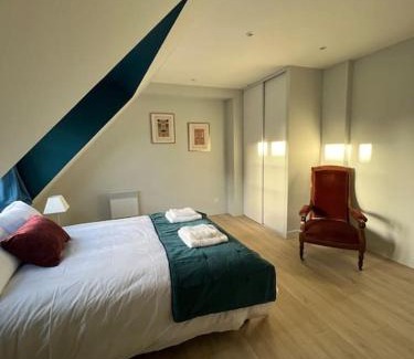 Centre Ancien Apartment | Modern Duplex in St Sauveur - Rated 9/10, Family Friendly
