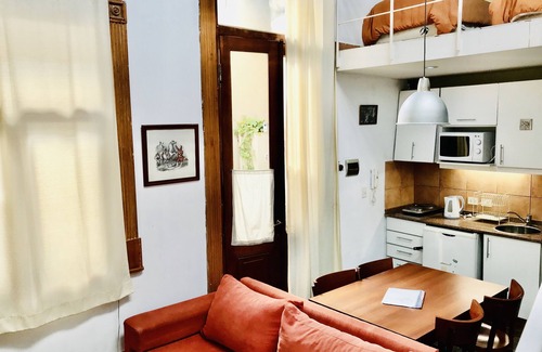 Buenos Aires Central Business District Apartment | Cozy Duplex 6 in San Telmo with Family-Friendly Amenities