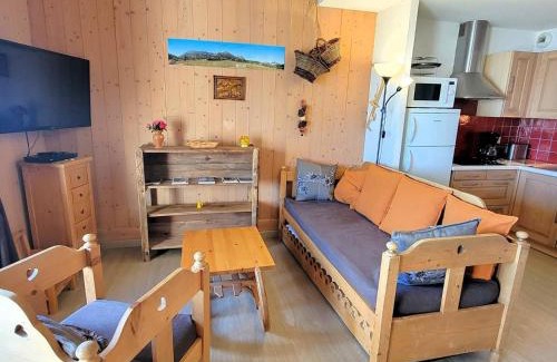 Saint-Michel-de-Chaillol Apartment | Spacious Duplex for 8-9 Guests, Near Slopes & Pet Friendly