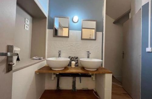 Vernou-la-Celle-sur-Seine Apartment | Family-Friendly Duplex for 8 Near Fontainebleau, Rated 10/10