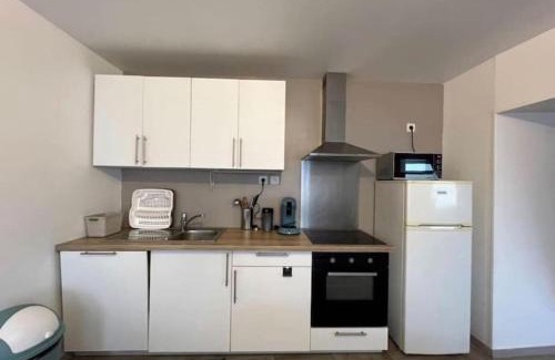 Vernou-la-Celle-sur-Seine Apartment | Family-Friendly Duplex for 8 Near Fontainebleau, Rated 10/10