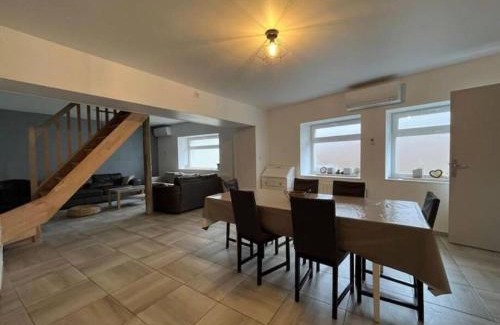 Vernou-la-Celle-sur-Seine Apartment | Family-Friendly Duplex for 8 Near Fontainebleau, Rated 10/10