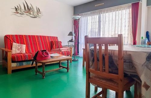 Courseulles-sur-Mer Apartment | Family-Friendly Duplex with Balcony & Parking Near the Sea