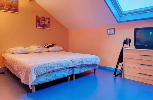 Courseulles-sur-Mer Apartment | Family-Friendly Duplex with Balcony & Parking Near the Sea