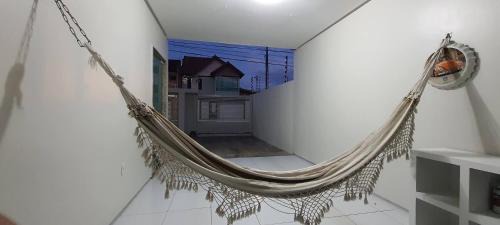 Itarare House | Comfortable Duplex with Air, Internet & Parking in Prime Location