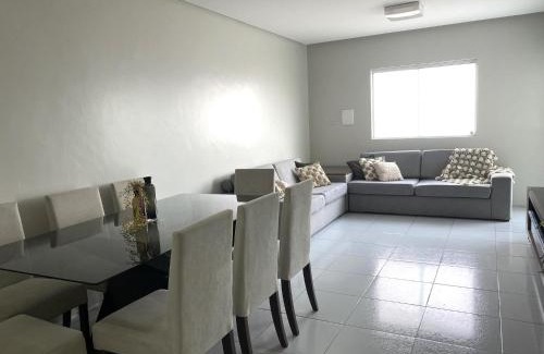 Itarare House | Comfortable Duplex with Air, Internet & Parking in Prime Location