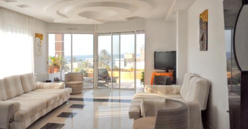 Mahdia Apartment | 4-Bedroom Apartment in Mahdia: Beachside with Sea View
