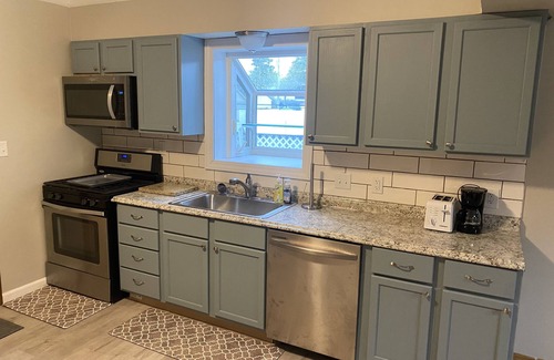 Wyandotte House | Prime Duplex Apartment Near Downtown Wyandotte with Hot Tub