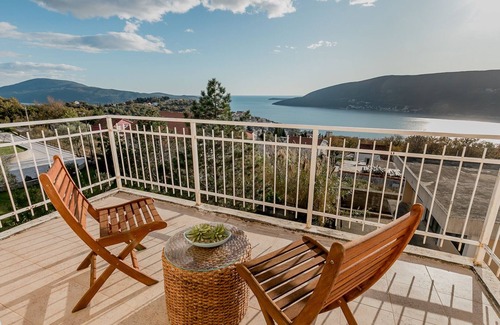 Topla Apartment | Oceanfront Duplex Apartment with Scenic Views in Herceg Novi
