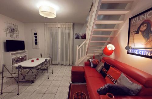 Les Clayes-sous-Bois Apartment | Duplex Art Place: Family-Friendly Stay for Olympics 2024