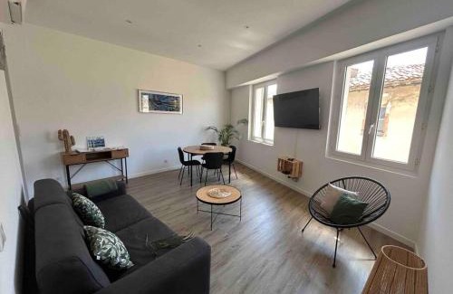 Cassis Apartment | Oceanfront Duplex in the Heart of Cassis Village