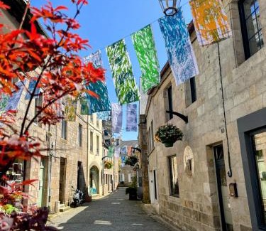 Saint-Pol-de-Leon Apartment | Cozy Duplex au Lin: Pet & Child Friendly Retreat