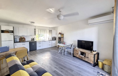 Centre-Ville Apartment | Cozy Duplex with Ocean View: Steps from the Beach & City