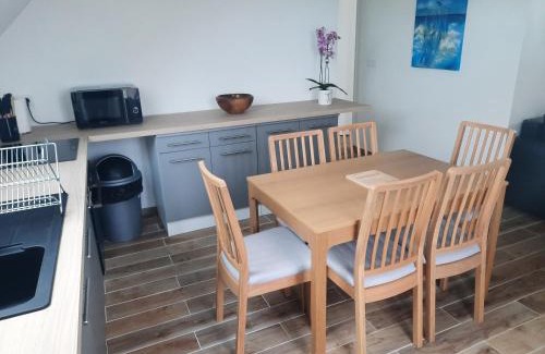 Saint-Come-de-Fresne Apartment | Beautiful Duplex with Ocean View - La Rose des Vents