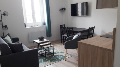 8th Arrondissement Apartment | Peaceful Duplex Bastié T3 with WiFi and Family-Friendly Amenities