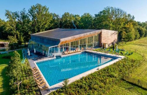 Maubray House | Duplex by Fouage Pond with Stunning Views