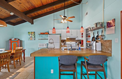 Barton Hills House | Cozy Duplex with Private Deck Near Parks and Springs
