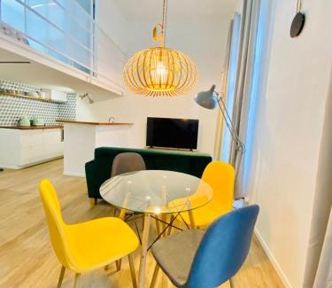 Avignon City Centre Apartment | Relaxing Duplex with Free Parking & Netflix - 9.5/10 Rating