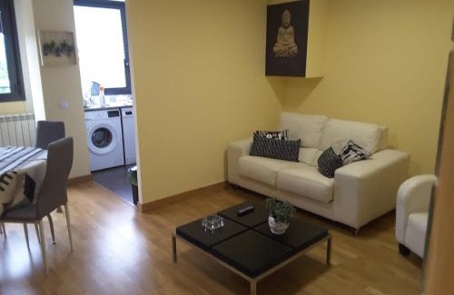 Villamediana de Iregua Apartment | Ideal Duplex with Terrace and Pool Access, 10/10 Rated