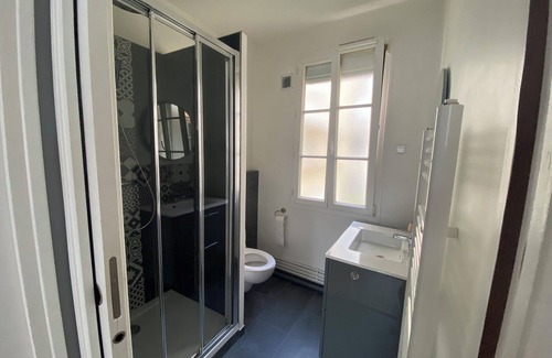 Billancourt–Rives de Seine Apartment | Charming Duplex in Boulogne-Billancourt with Spa & Kitchen