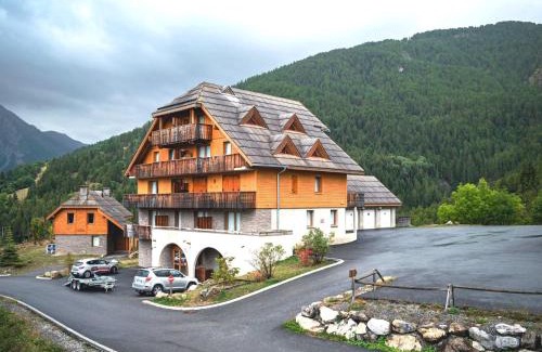 Pra Loup Apartment | Spacious Duplex with Balcony and Valley View in Pra Loup