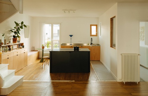 Gare Apartment | Architectural Duplex: Ideal for Family Getaways