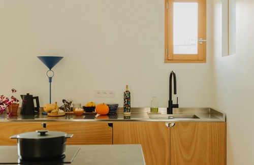 Gare Apartment | Architectural Duplex: Ideal for Family Getaways
