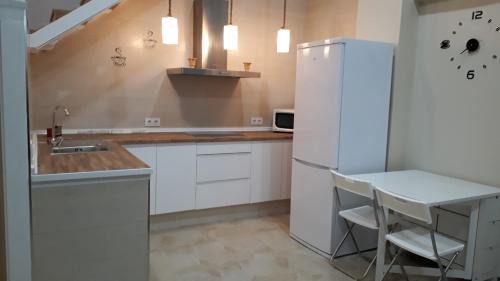 San Fernando Apartment | Pet-Friendly Duplex Daises: Rated 8.9/10 by Guests
