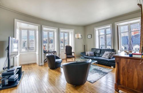 Nantes Centre Apartment | Idyllic Le Belvédère St Nicolas - Family-Friendly Retreat