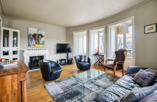 Nantes Centre Apartment | Idyllic Le Belvédère St Nicolas - Family-Friendly Retreat