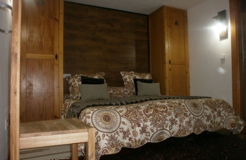 Pradollano Cabin | Stylish Loft Duplex in Sierra Nevada with Breakfast Included