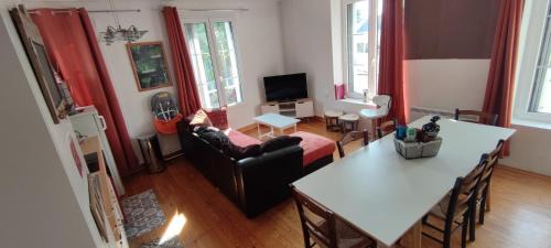 Beaumont-sur-Sarthe House | Family-Friendly Duplex de la Motte with Great Reviews