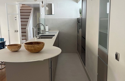Cuatro Caminos House | Elegant Duplex Near Bernabéu with Spa and Hot Tub
